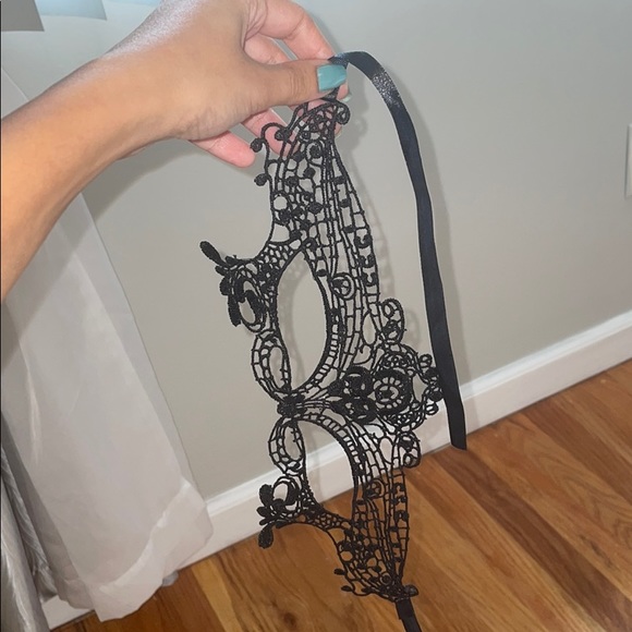 Masquerade Mask - Picture 2 of 3